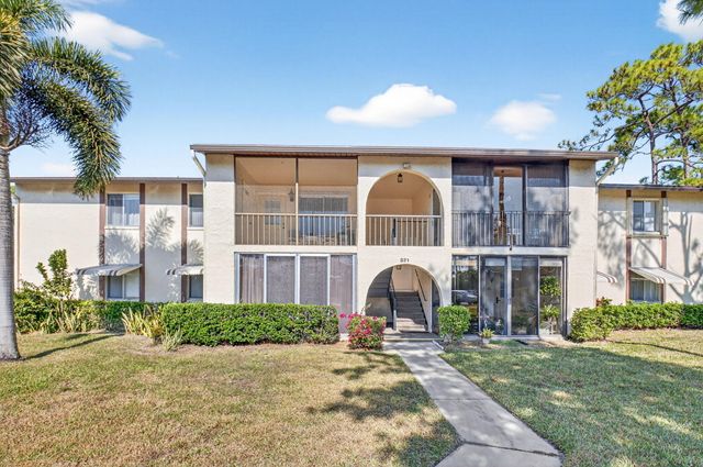 321 Knotty Pine Circle C-2, Greenacres, FL 33463