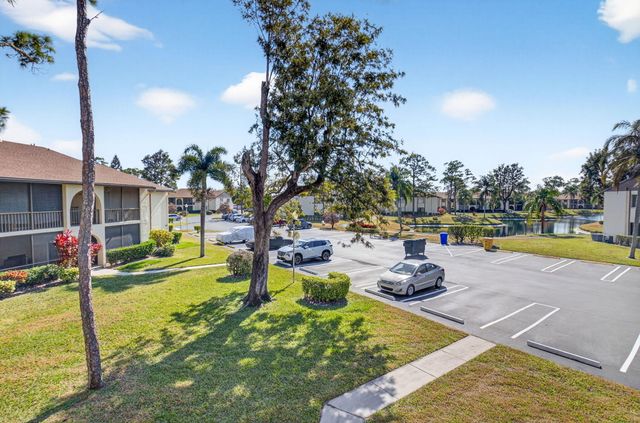 321 Knotty Pine Circle C-2, Greenacres, FL 33463
