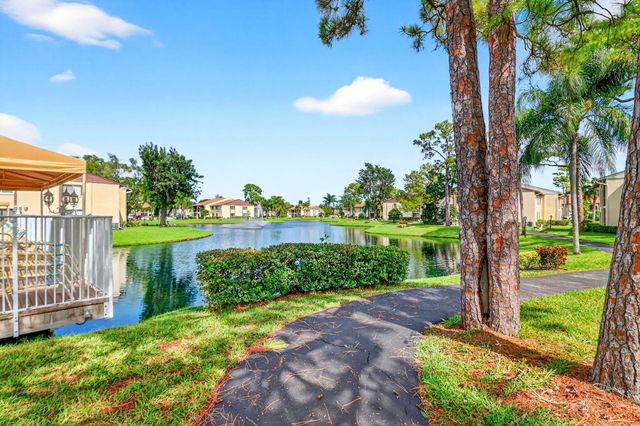 321 Knotty Pine Circle C-2, Greenacres, FL 33463