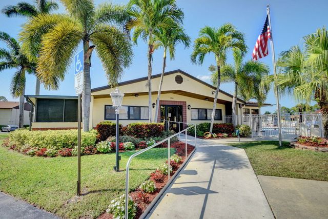 321 Knotty Pine Circle C-2, Greenacres, FL 33463