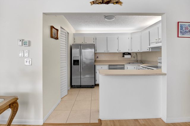 321 Knotty Pine Circle C-2, Greenacres, FL 33463