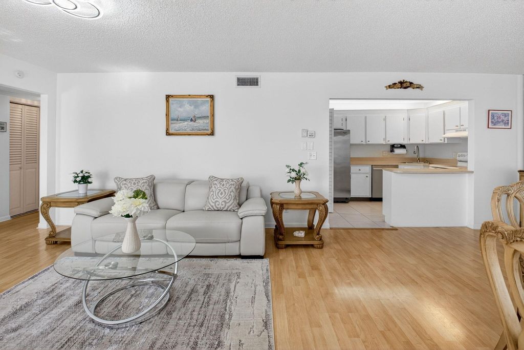321 Knotty Pine Circle C-2, Greenacres, FL 33463
