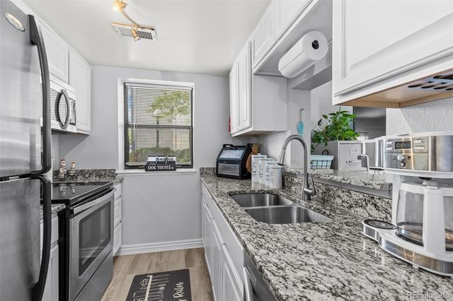 9867 E Peakview Avenue E1, Englewood, CO 80111
