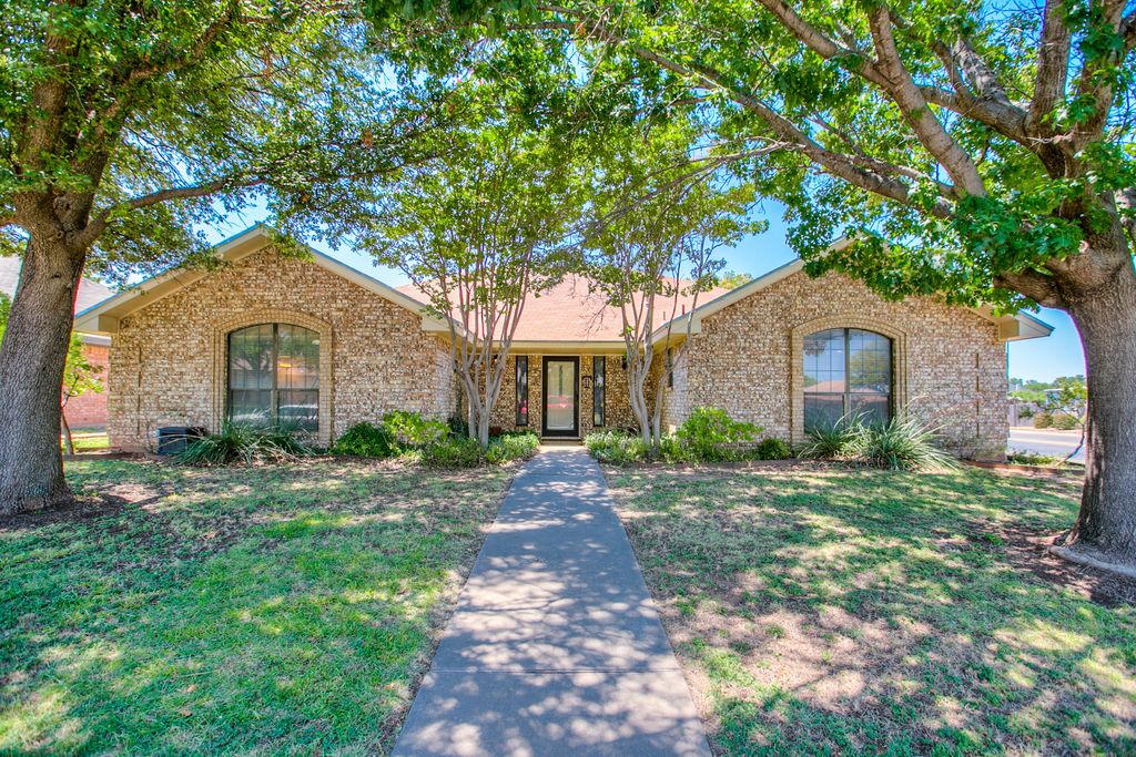 Image 3 of property listing at 4201 Shefflera Drive, San Angelo, TX 76904