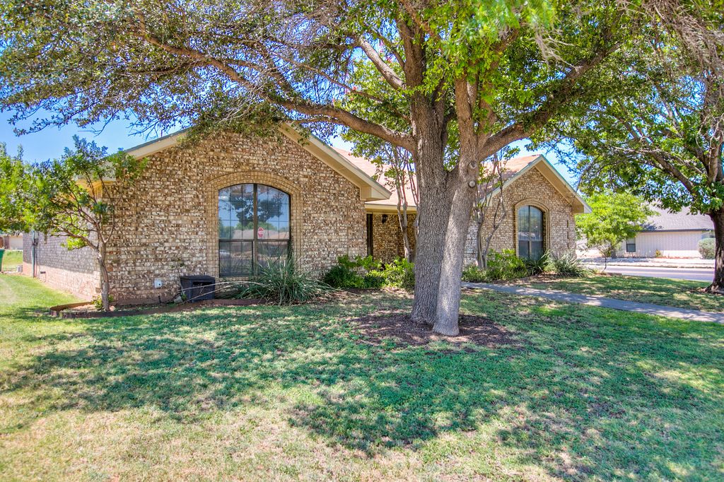 Image 4 of property listing at 4201 Shefflera Drive, San Angelo, TX 76904