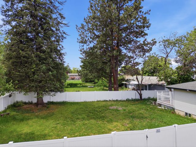 806 S Adams Rd, Spokane Valley, WA 99037