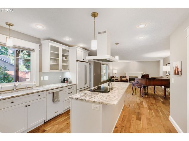 4803 Se VIEWPOINT Dr, Troutdale, OR 97060