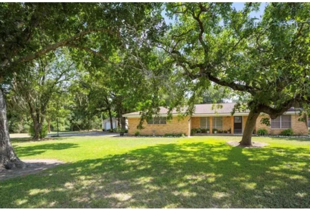 2291 Highway 71, Columbus, TX 78934