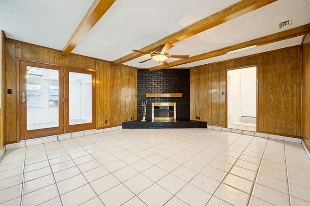 2517 Tanglewood Drive, Grapevine, TX 76051