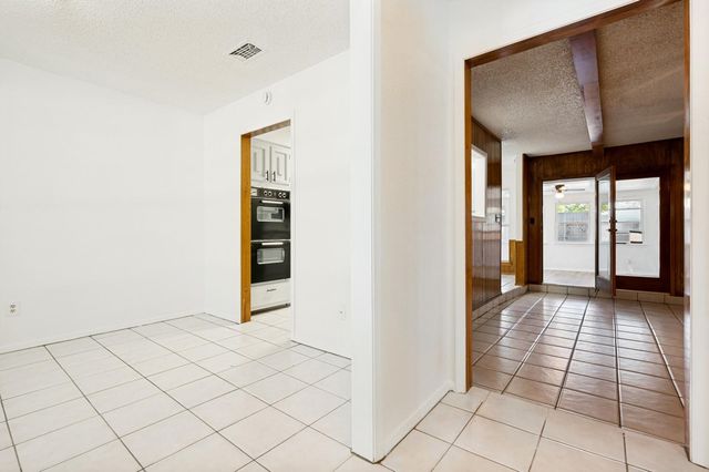 2517 Tanglewood Drive, Grapevine, TX 76051