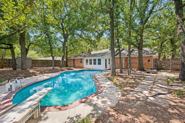 2517 Tanglewood Drive, Grapevine, TX 76051