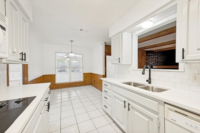2517 Tanglewood Drive, Grapevine, TX 76051