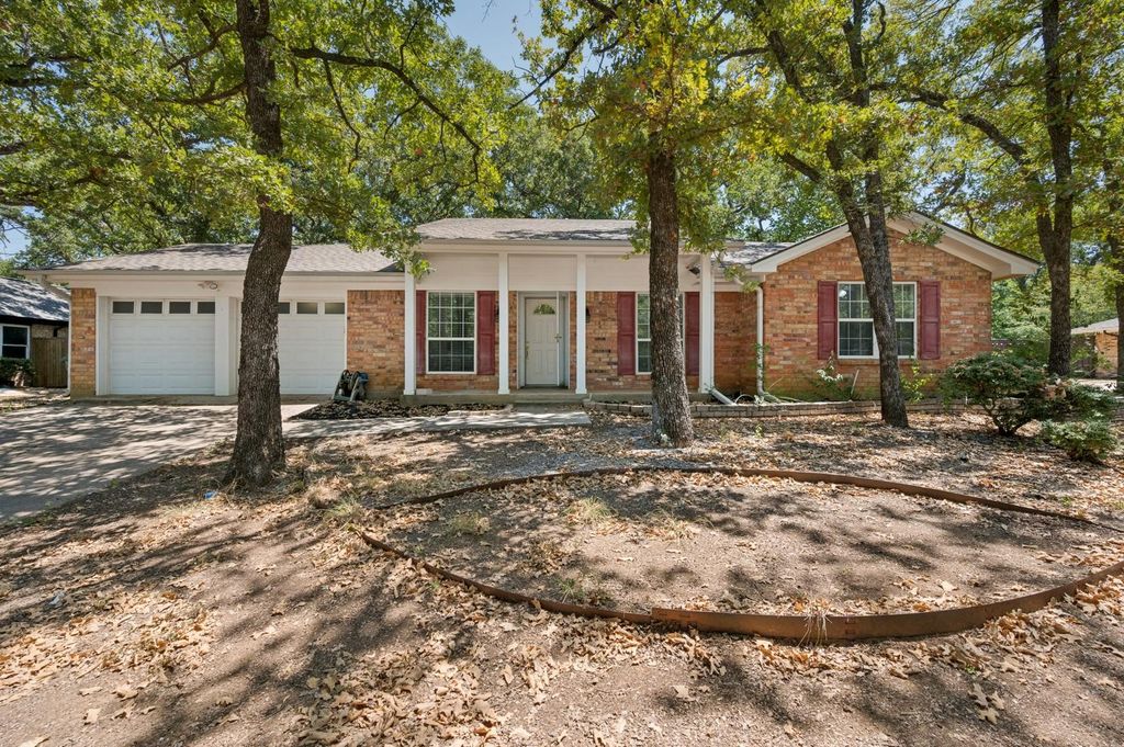 2517 Tanglewood Drive, Grapevine, TX 76051