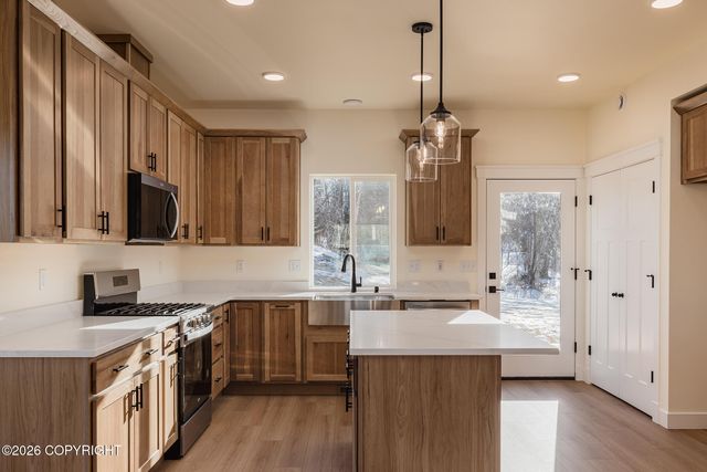 2923 N Cottage Knoll Drive, Palmer, AK 99645