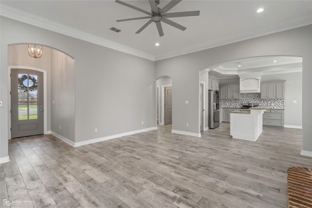 255 Arrowhead Drive, Bossier City, LA 71111