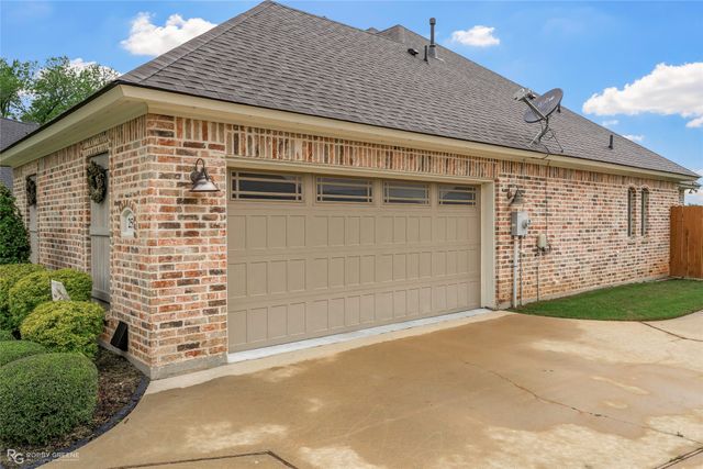 255 Arrowhead Drive, Bossier City, LA 71111