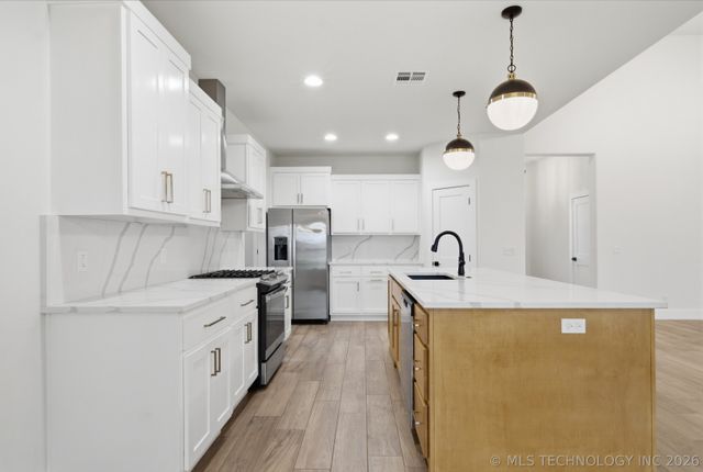 15522 E Taylor Lane, Claremore, OK 74017