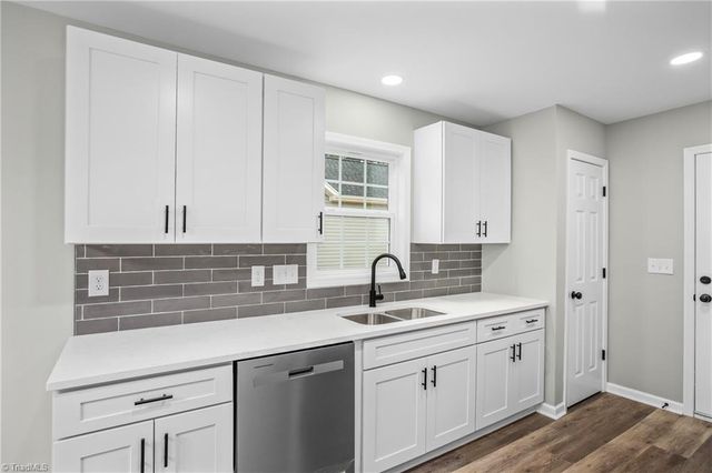 1736 Bramblebrook Lane, Winston-salem, NC 27105