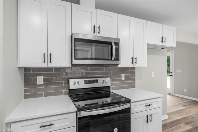 1736 Bramblebrook Lane, Winston-salem, NC 27105