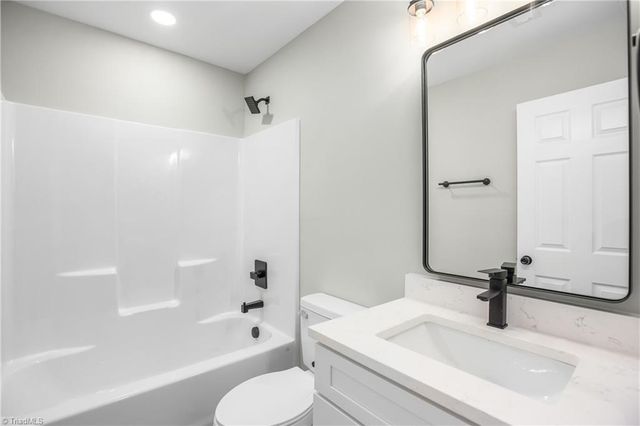 1736 Bramblebrook Lane, Winston-salem, NC 27105