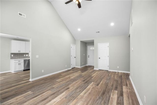 1736 Bramblebrook Lane, Winston-salem, NC 27105