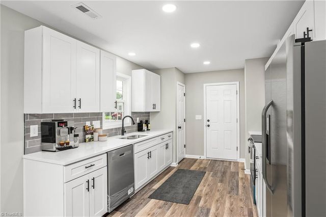 1736 Bramblebrook Lane, Winston-salem, NC 27105