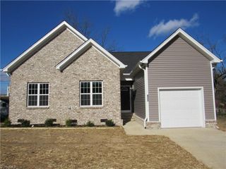 1736 Bramblebrook Lane, Winston-salem, NC 27105
