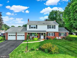 12 VIRGINIA AVE, Shrewsbury, PA 17361