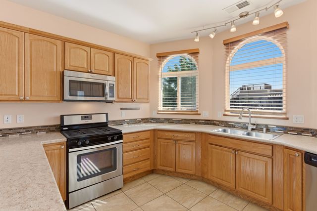 1568 Shalako Way, Santa Fe, NM 87507
