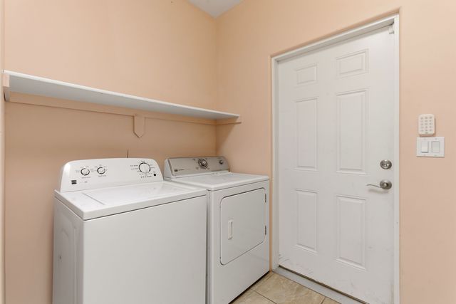 1568 Shalako Way, Santa Fe, NM 87507