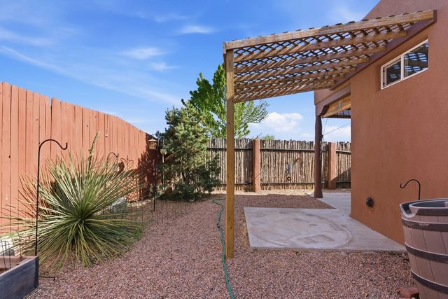 1568 Shalako Way, Santa Fe, NM 87507