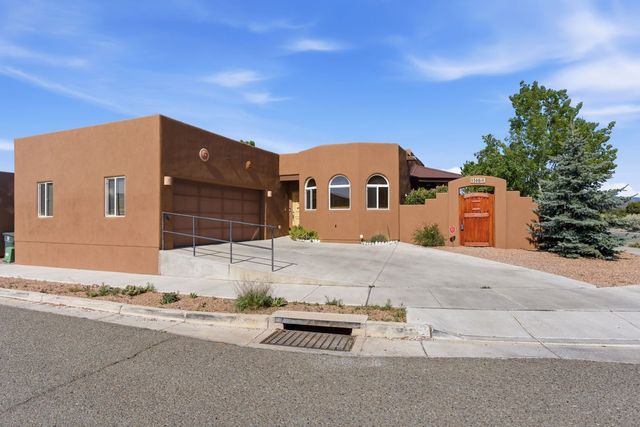 1568 Shalako Way, Santa Fe, NM 87507