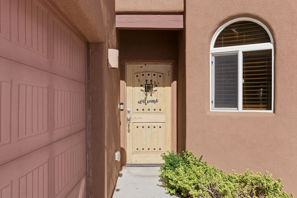 1568 Shalako Way, Santa Fe, NM 87507