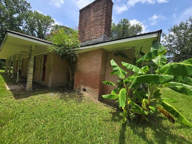 400 County Road 2318, Dayton, TX 77535