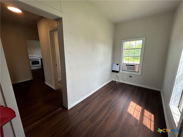 400 Symes Street A, Taylor, TX 76574