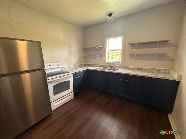 400 Symes Street A, Taylor, TX 76574