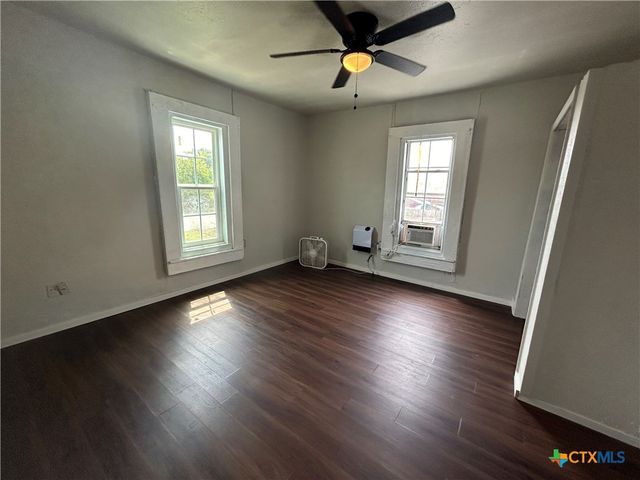 400 Symes Street A, Taylor, TX 76574