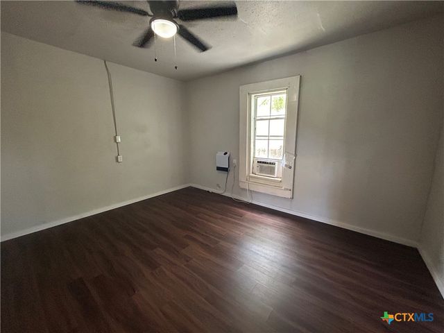 400 Symes Street A, Taylor, TX 76574
