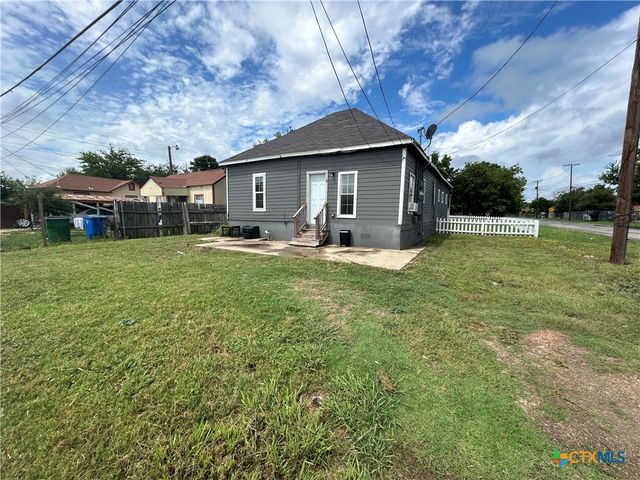 400 Symes Street A, Taylor, TX 76574