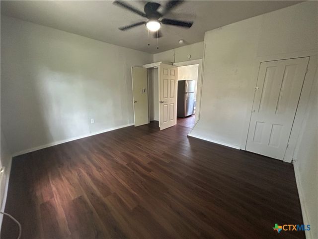 400 Symes Street A, Taylor, TX 76574