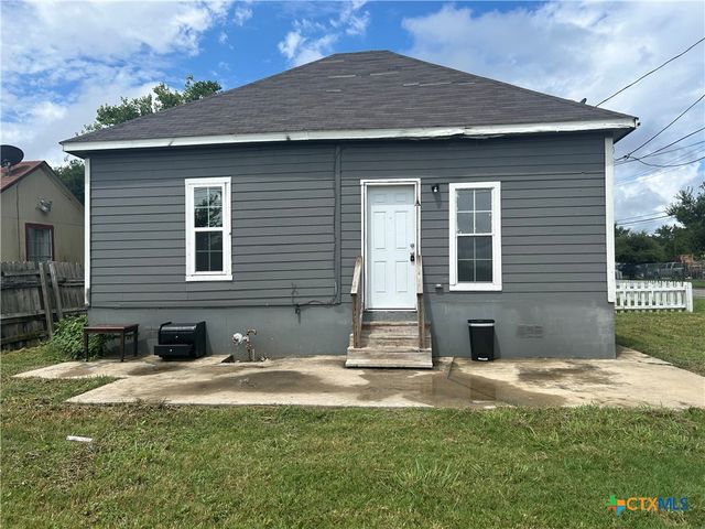 400 Symes Street A, Taylor, TX 76574