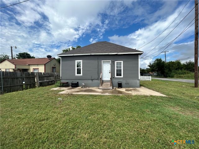 400 Symes Street A, Taylor, TX 76574