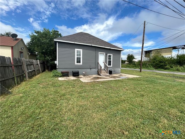 400 Symes Street A, Taylor, TX 76574
