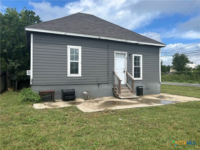 400 Symes Street A, Taylor, TX 76574
