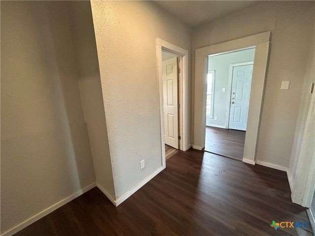 400 Symes Street A, Taylor, TX 76574