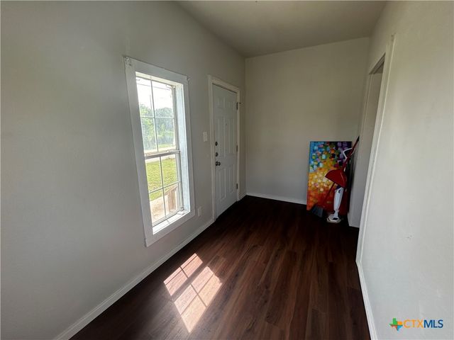 400 Symes Street A, Taylor, TX 76574