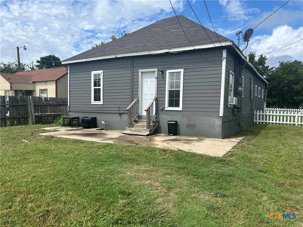 400 Symes Street A, Taylor, TX 76574
