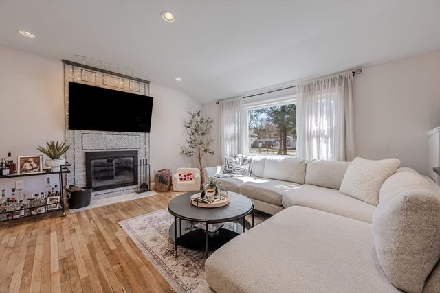 6 Third St, Tewksbury, MA 01876