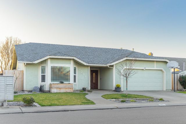 1255 Sweetbrier Pl, Manteca, CA 95336