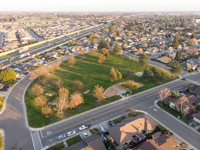 1255 Sweetbrier Pl, Manteca, CA 95336